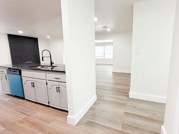 3rd image of 1907 NW Great Plains Blvd