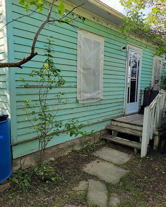 1st image of 139 5th Ave E