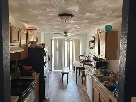 3rd image of 2550-2552 Greenwood Dr