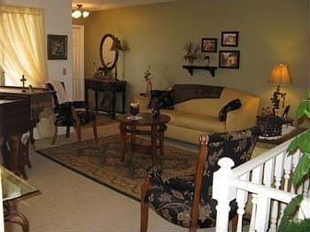 2nd image of 2318 Glen Cir