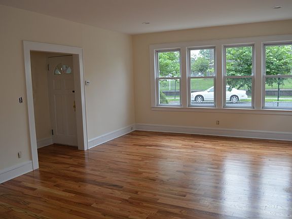 4th image of 105 Livingston Ave