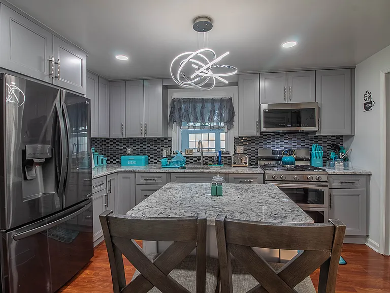 19 Herbert Dr — Photo 6