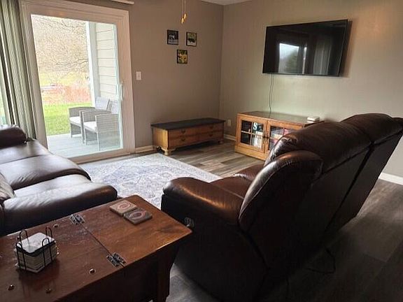 2nd image of 230 Willowbrook Ct Unit 2