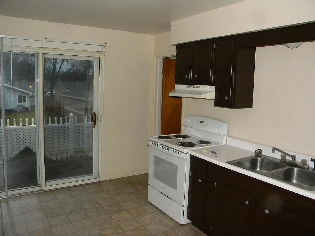 2 bed, 1.0 bath, 850 sqft, $700 — Photo 4