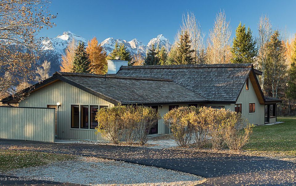 2nd image of 955 Willow Dr