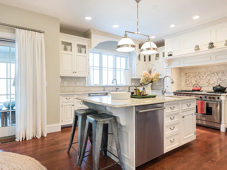 862 Old Sag Harbor Rd — Photo 9