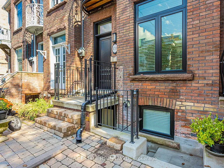 133 Cowan Ave #UPPER — Photo 3