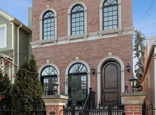 1921 W George St, Chicago, IL 60657