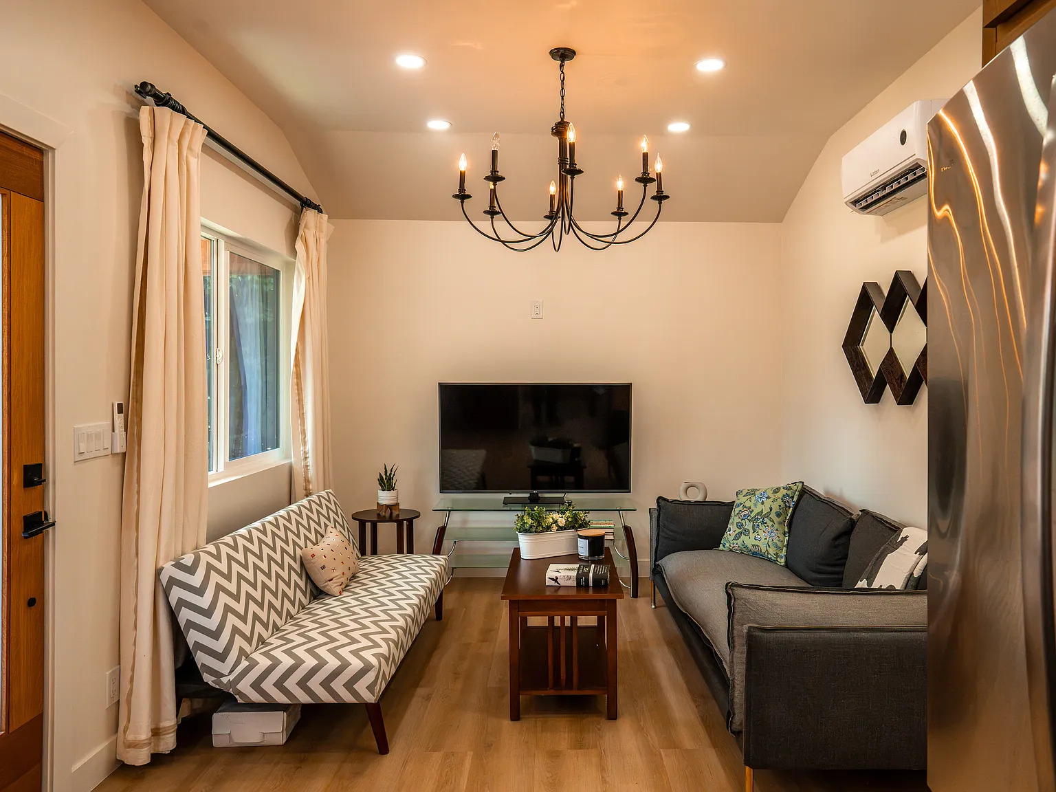 4 bed, 4.5 bath, $1,500 — Photo 1
