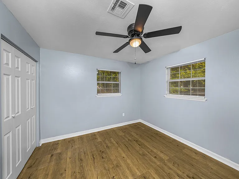 408 NW Woodridge Dr — Photo 21
