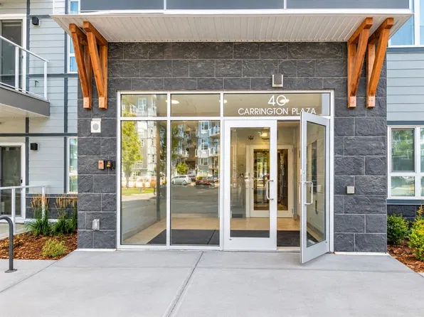 40 N Carrington Plz NW #411, Calgary, AB T3P 1Y3