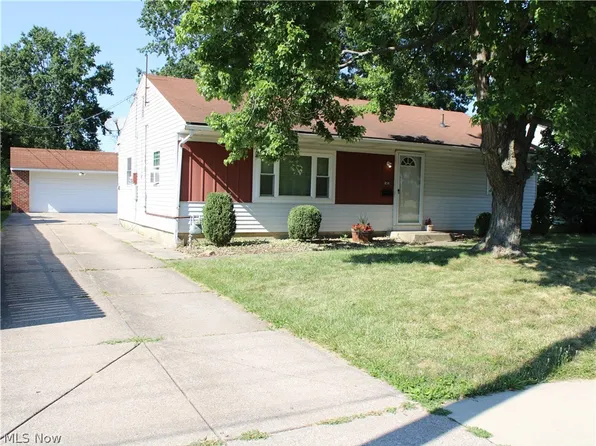 654 Poplar St, Elyria, OH 44035