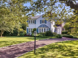 40 Lawrence Ln, Bay Shore, NY 11706
