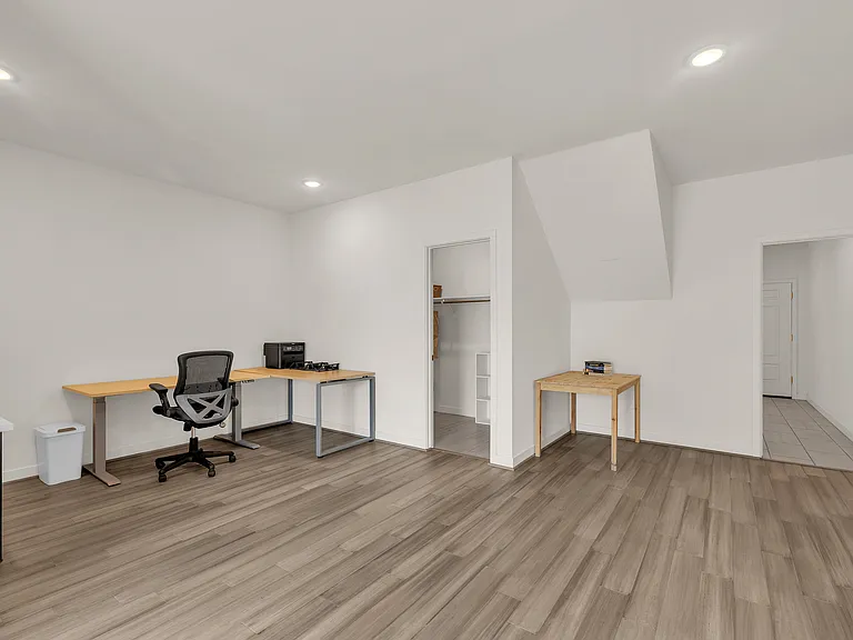 2272 W Harmont Dr — Photo 20