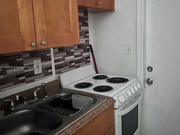 2nd image of 1527 NW 7th St Unit 2