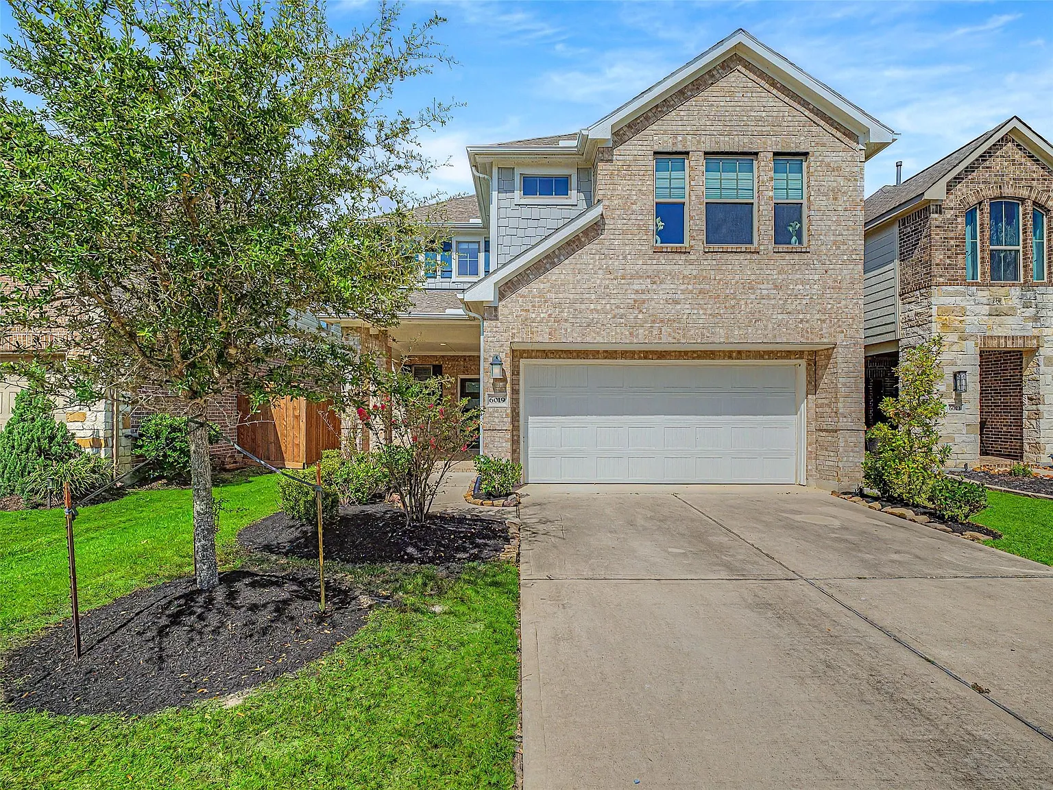 3 bed, 2.5 bath, 2001 sqft, $2,850 — Photo 1