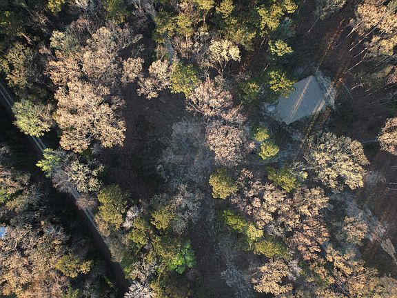 5th image of 554 Point Comfort Rd