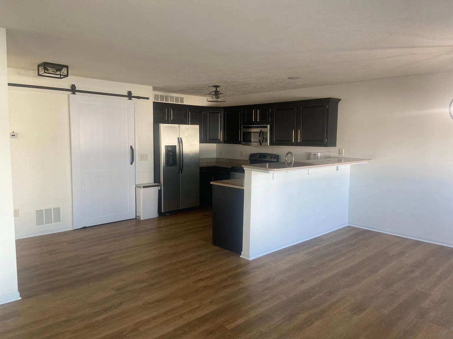 3 bed, 2.5 bath, 1700 sqft, $1,900 — Photo 2