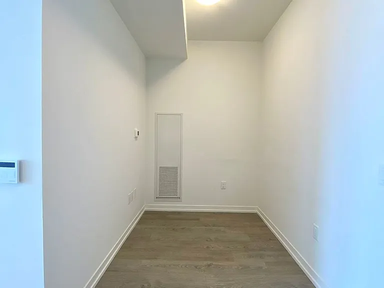8868 Yonge St #620E — Photo 4