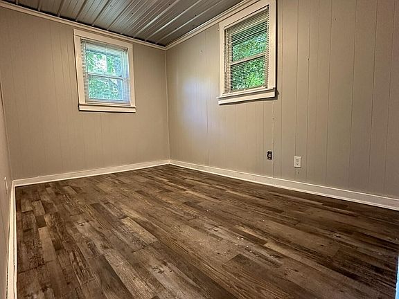 5th image of 2830 Nichols Ave