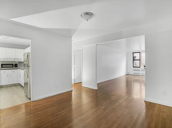 330 Lenox Road image 2 of 13