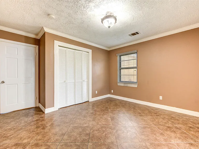 9922 Carmalee St — Photo 32