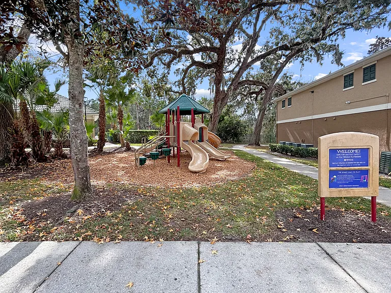 Brook Haven Apartments — Photo 8