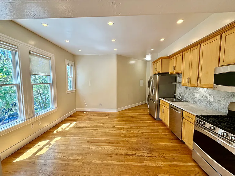 1698 Grove St #1698 — Photo 4