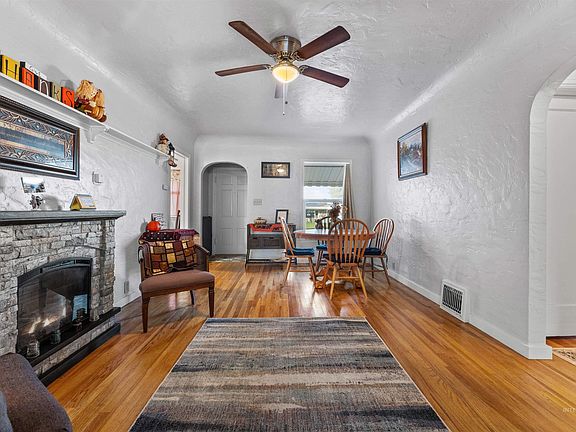 3rd image of 1319 Arlington Ave