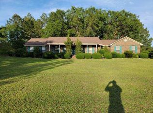 180 Edgewood Cir, Douglas, GA 31533