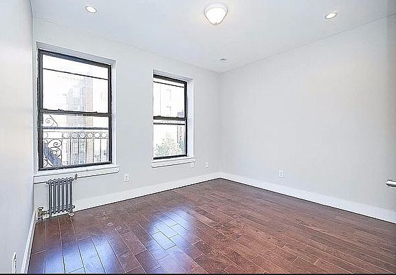 4th image of 220 Wadsworth Ave APT 403