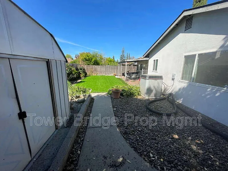 9400 Appalachian Dr — Photo 40