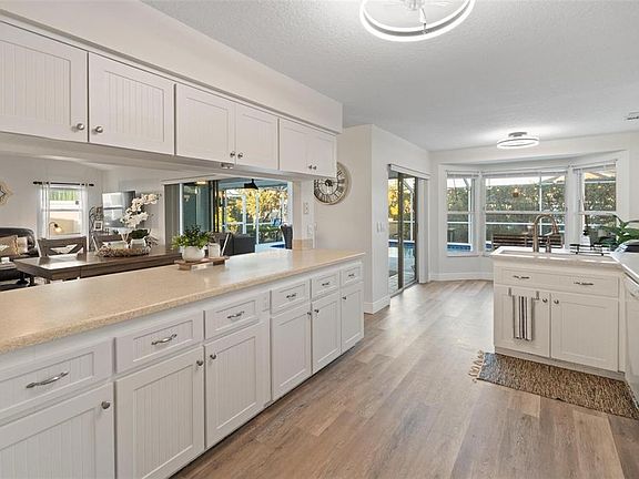 5th image of 4550 Dumont St