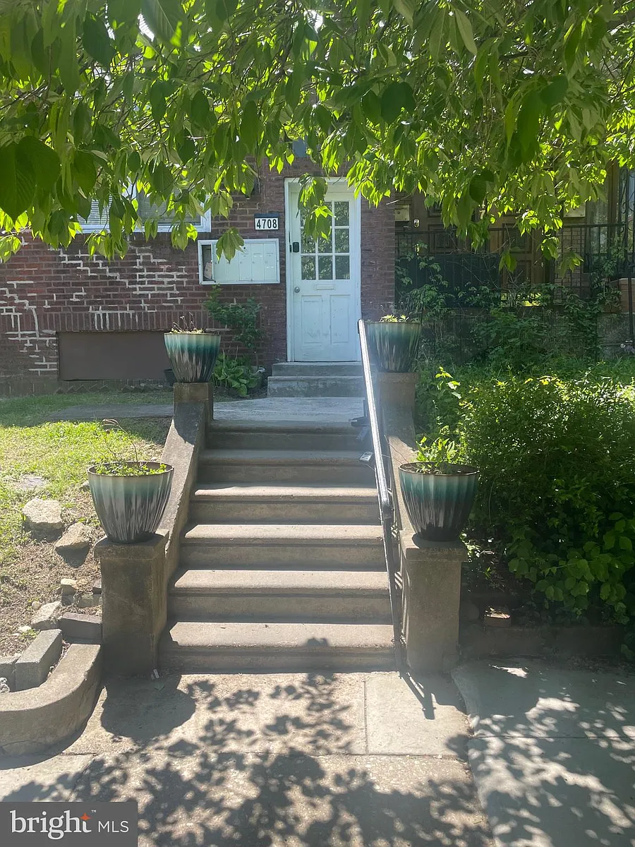 Building Photo - 4708 Hazel Ave #2F
