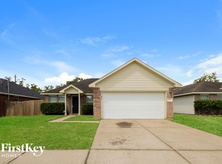 3527 Red Cedar Dr, Baytown, TX 77521