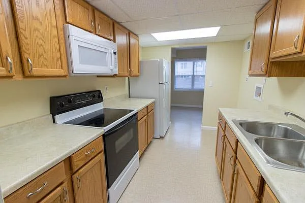 3 bed, 1.5 bath, 1320 sqft, $1,500 — Photo 3