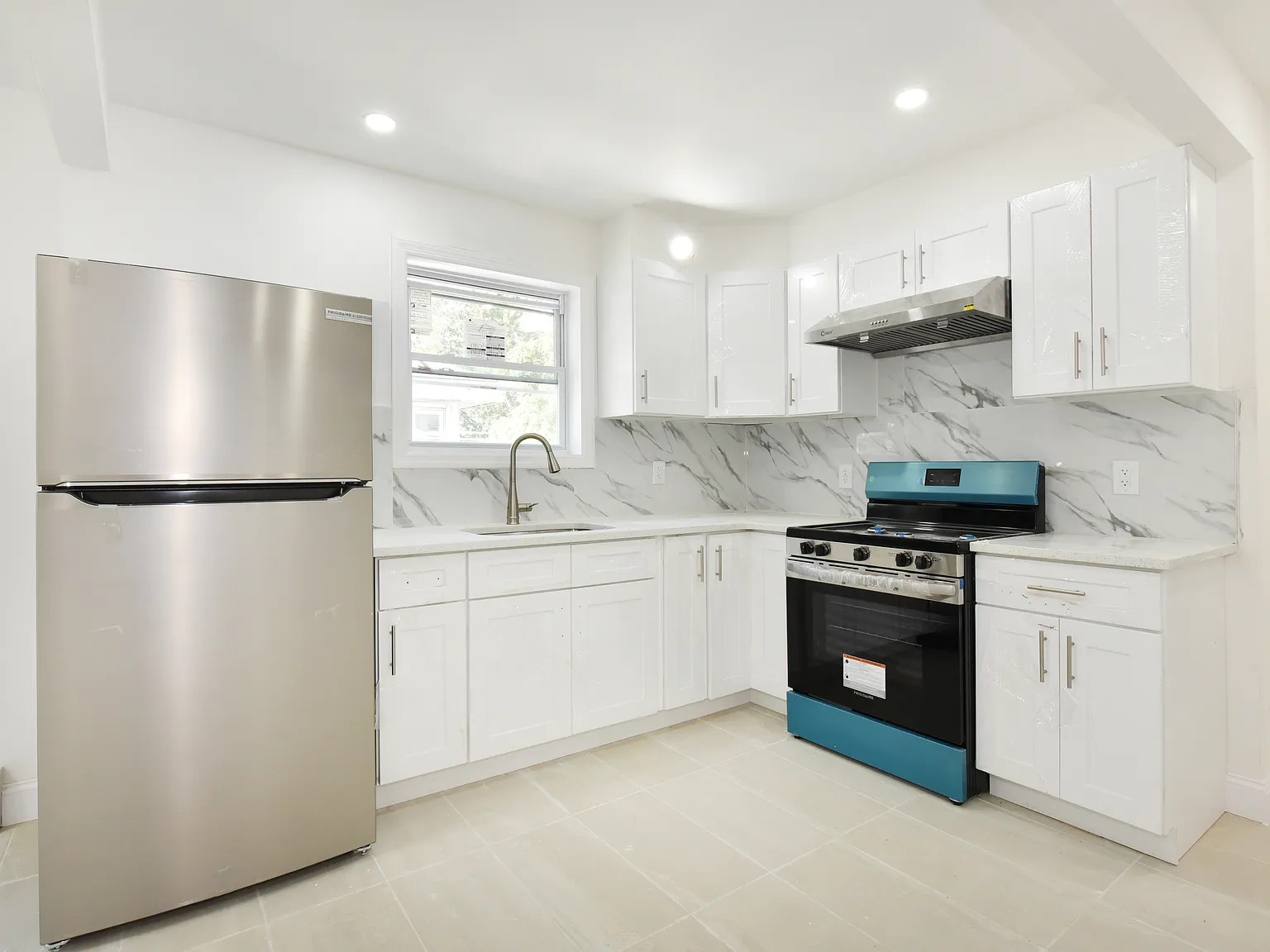 3 bed, $3,400 — Photo 2