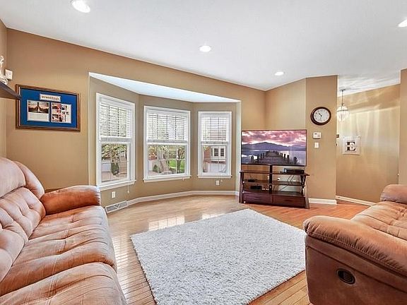 2nd image of 684 Highpointe Dr