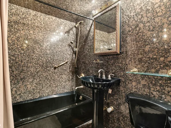 430 East 56th Street image 8 of 9