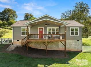 119 Dapple Rd, Candler, NC 28715