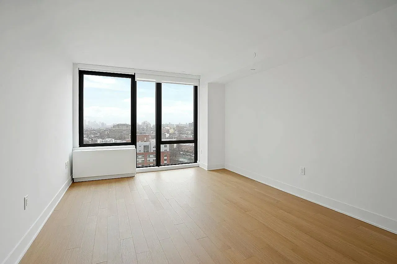 662 Pacific St — Photo 2