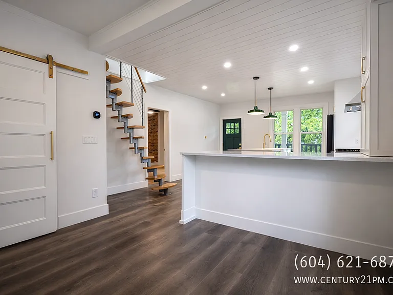 34758 Clayburn Rd #WHOLE HOUSE — Photo 2