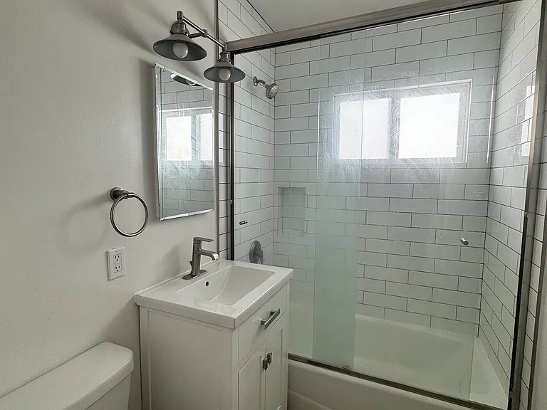 1676 Manning Ave #3 — Photo 8