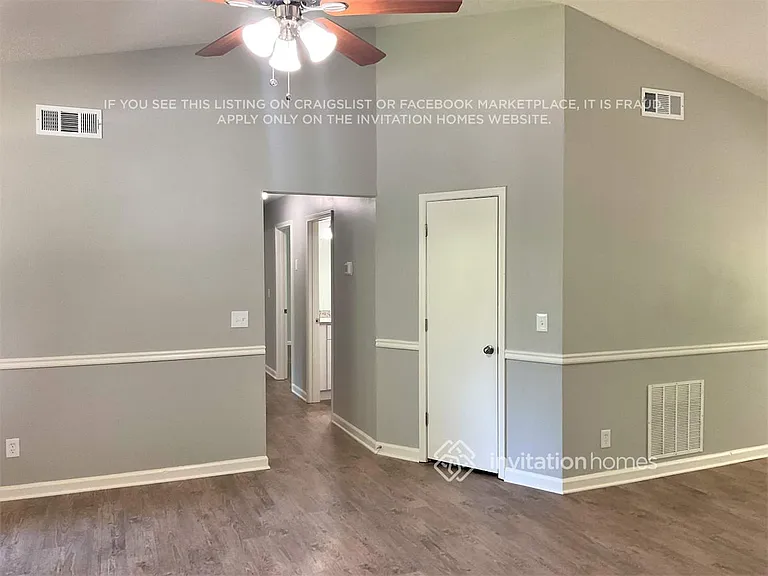 303 Park Sq — Photo 3