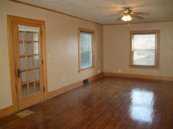2nd image of 800 1st Ave NE