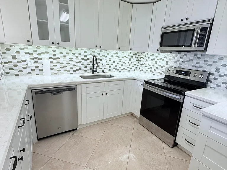 401 Golden Isles Dr #913 — Photo 6