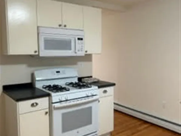 225 Albion St Floor 2, Wakefield, MA 01880