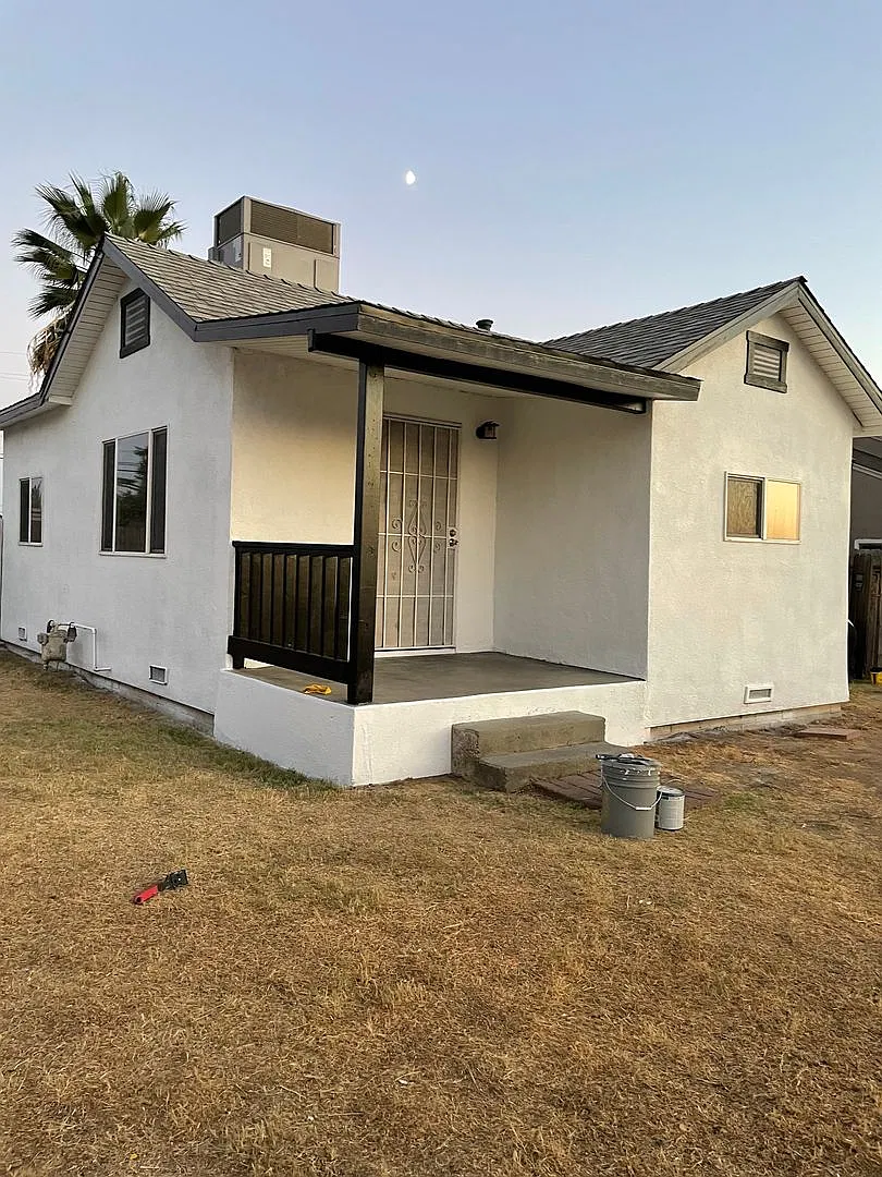 Fully Remodeled 2 bedroom and 1 bath home! — Photo 2