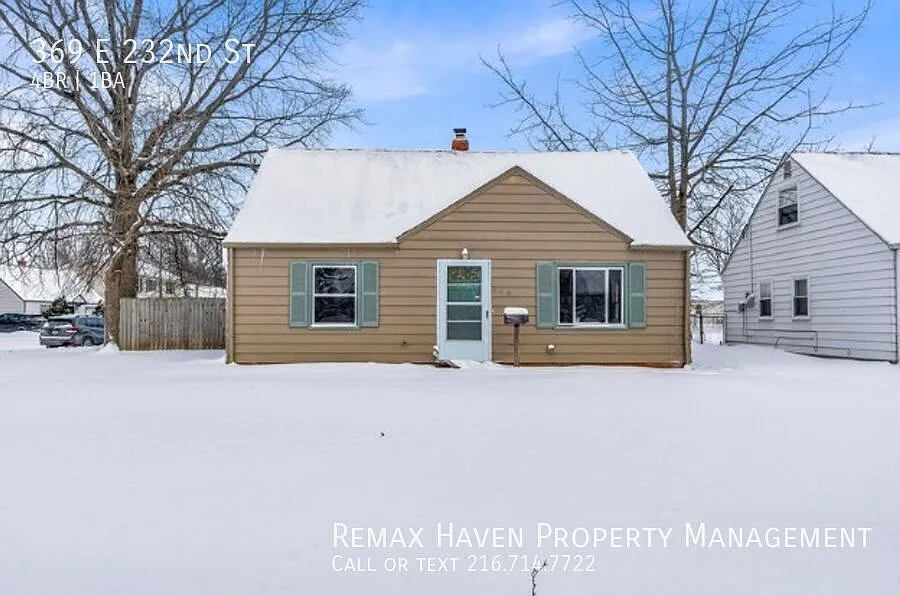 369 E 232nd St photo 1