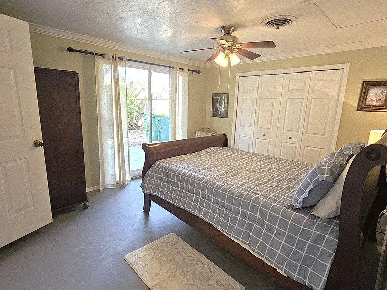Master bedroom-Queen